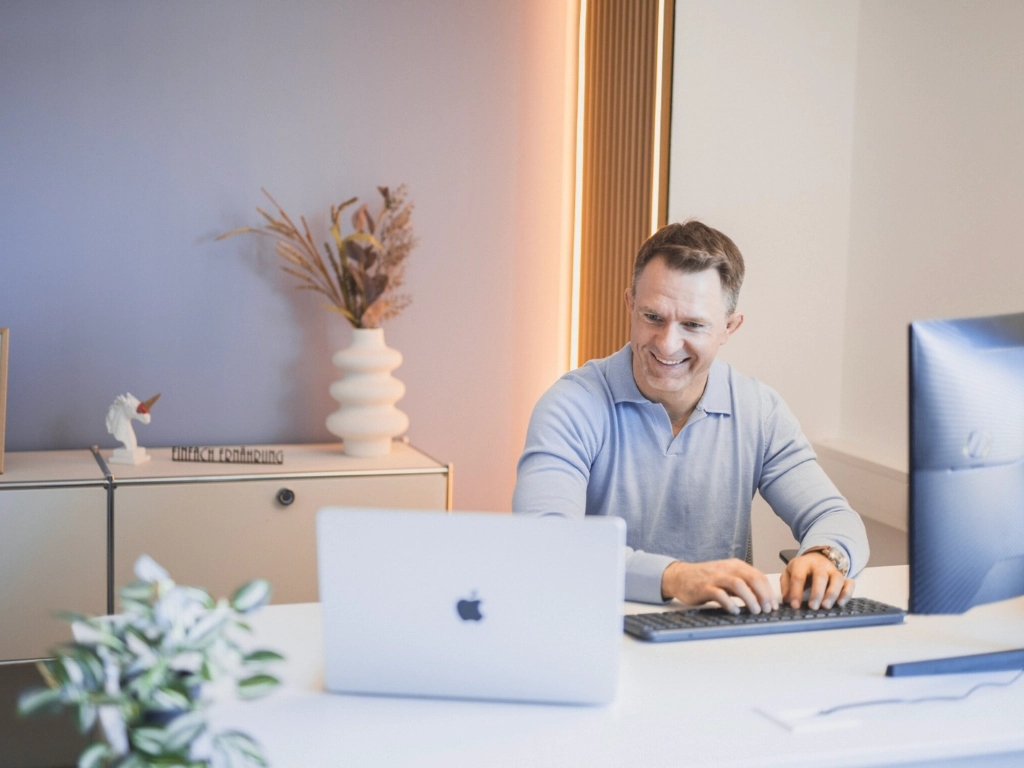 Coach bei der Auswertung im Einfach-Ernährung-Büro