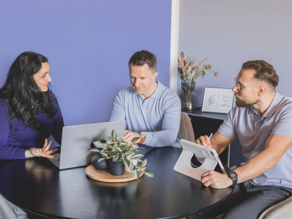 Coaching-Team berät sich